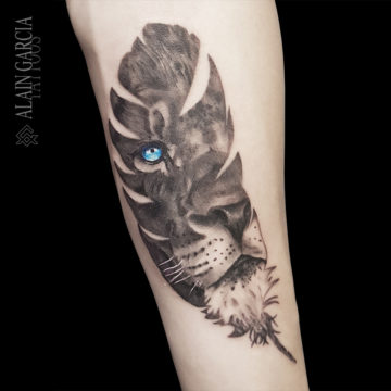 lion-feather-noumea-tatouage-plume-tattoo