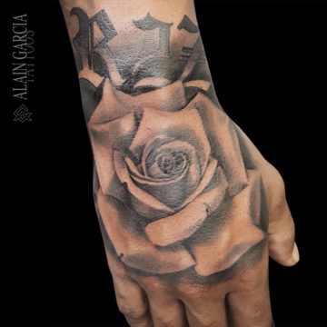 rose-tattoo-noumea-tatouage