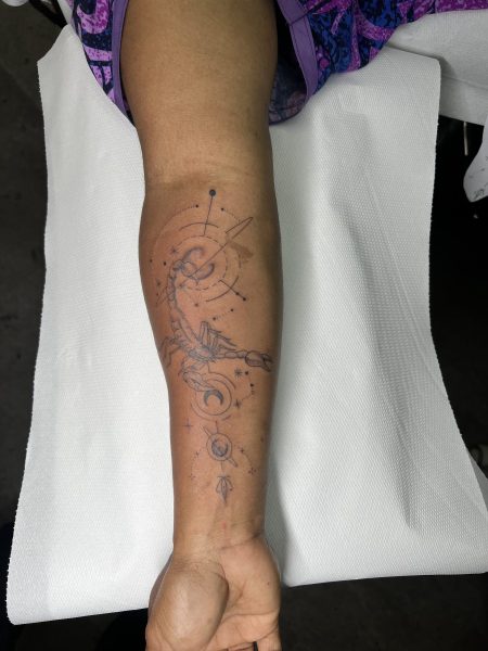 Fine ligne sur l'avant-bras — tatouage par Tony, Nouméa