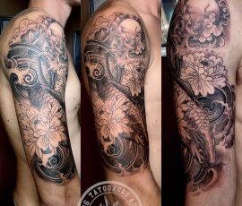 Manche japonaise, fleurs et carpe en noir et gris