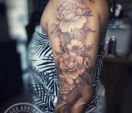 Manche florale et feuillages en noir et gris