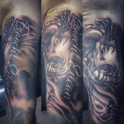 Manche, lettrage et composition en noir et gris