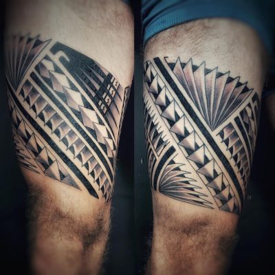 Motif polynésien en noir sur la cuisse