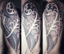 Motif maori en noir et gris sur l'épaule, plusieurs vues