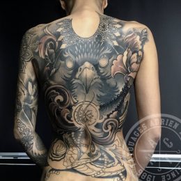 Dos complet ornemental en noir et gris