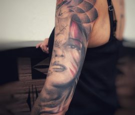 Manche, portrait de femme et ornements en noir et gris