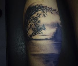 Paysage en noir et gris sur le mollet