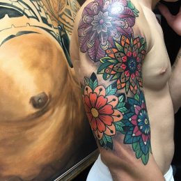 Manche fleurs et mandala en couleur