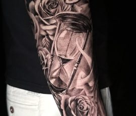 Manche, roses et ornements en noir et gris