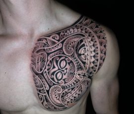 Plastron polynésien en noir et gris, autre vue