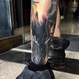 Manche de jambe en noir et gris