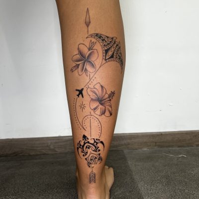 Composition fine ligne sur l'avant-bras — tatouage par Tony, Nouméa